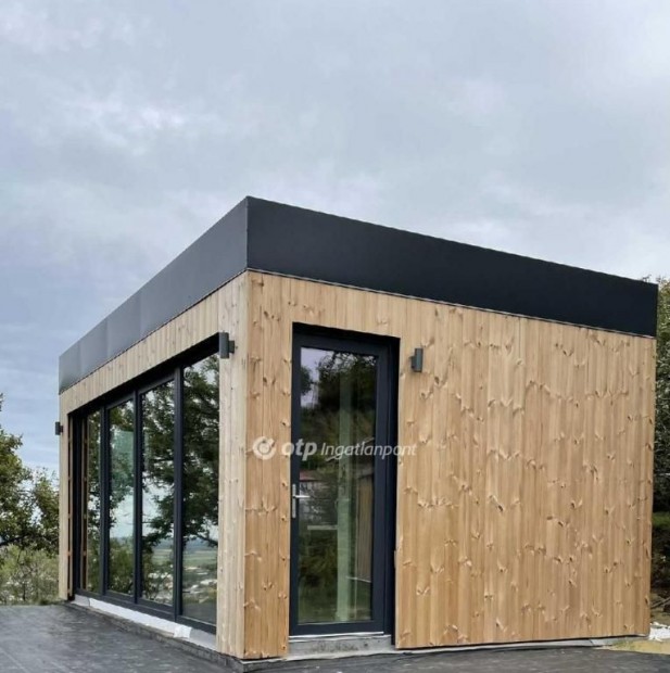 Szeksz�rdi elad� 24 nm-es h�z