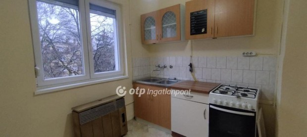 Szeksz�rdi elad� 51 nm-es lak�s