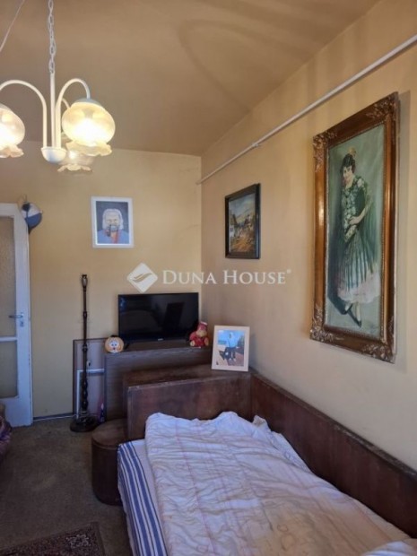 Szeksz�rdi elad� 52 nm-es lak�s