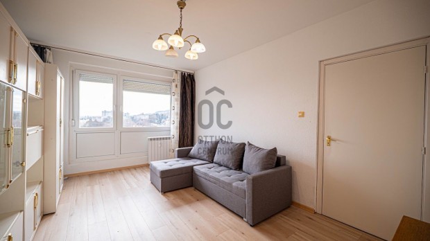 Szeksz�rdi elad� panel t�rsash�zi lak�s