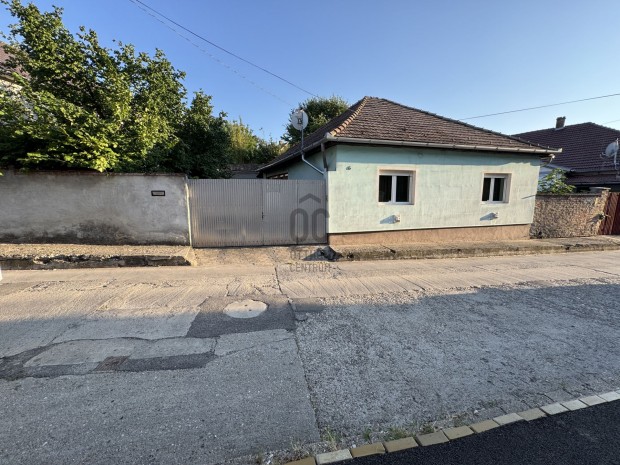 Szeksz�rdi elad� t�gla csal�di h�z