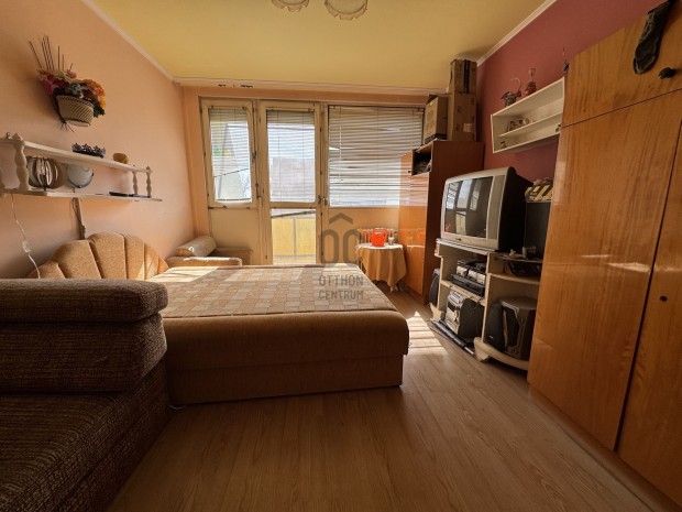 Szeksz�rdon, 3 szob�s, erk�lyes lak�s elad�!