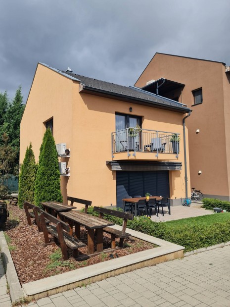 Szeksz�rdon belv�rosi lak�s elad� vagy csere szeksz�rdi h�zra