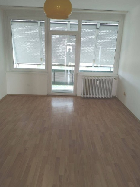 Szekszárdon városközponti lakás kiadó