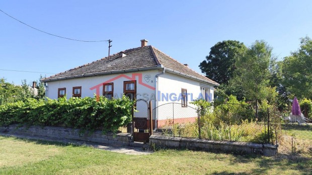 Szelidi-t� k�zel�ben patin�s, k�t lakr�szes csal�di h�z elad�!