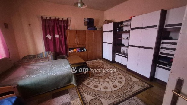 Szell�i elad� 140 nm-es h�z