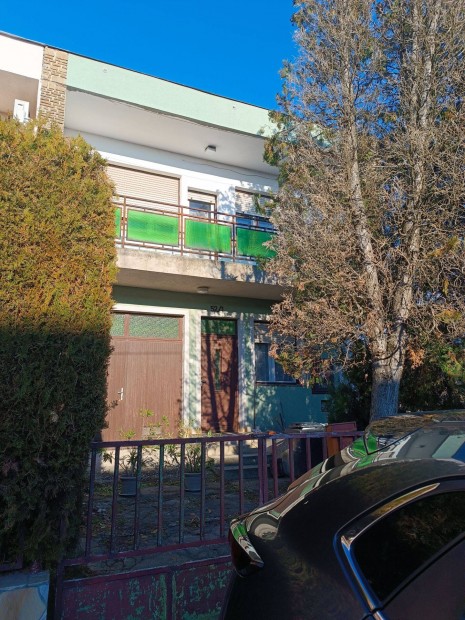 Sz�ls� sorh�zr�sz 3 szob�val a B�ny�sztelepen Elad�