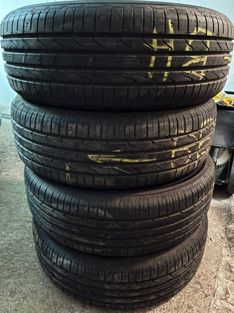 Személyautóra 4 db. Hankook 205/60 R16 nyári gumi