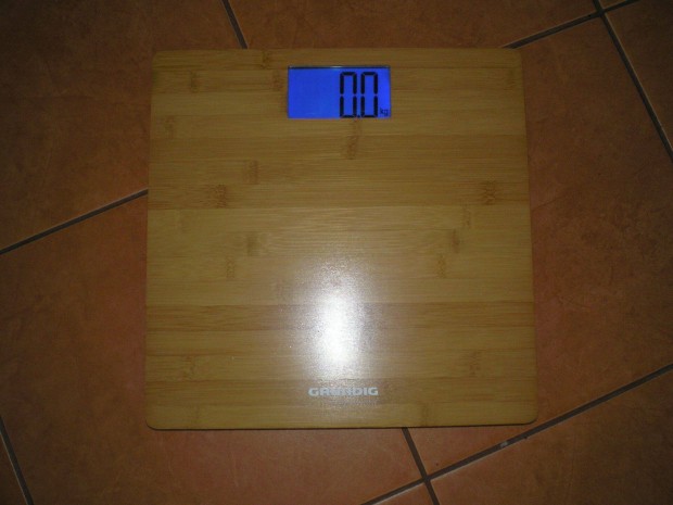 Szemlymrleg Grundig sajt dobozban 180 kg mrleg szemly