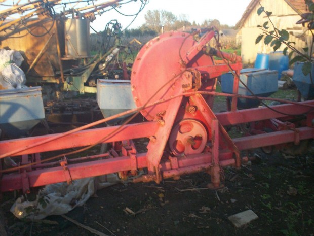 Szemenk�nti vet�g�p elad�