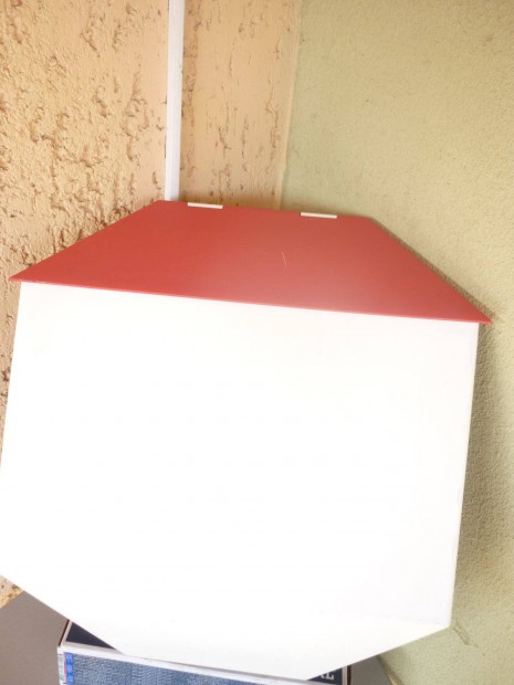 Szemeteskuka, k�l�nleges h�zik� alak� (�jszer�)