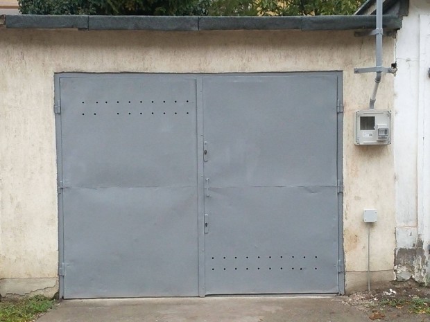 Sz�na-t�ren Brendon bababolt m�g�tt gar�zs kiad�