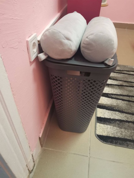Szennyeskosár eladó