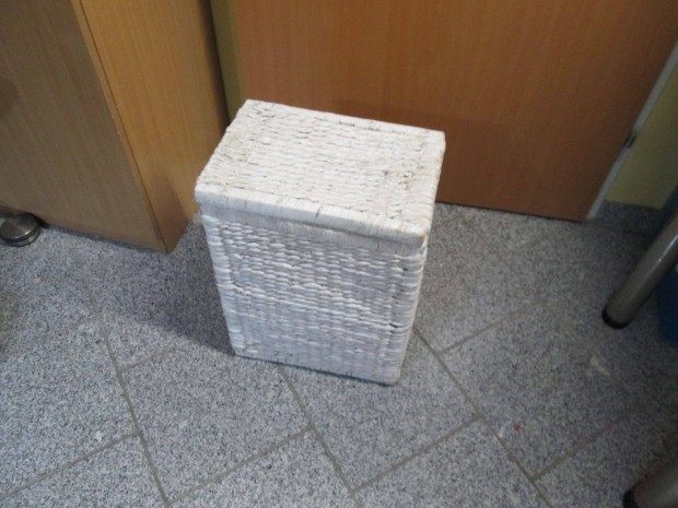 Szennyeskosár eladó