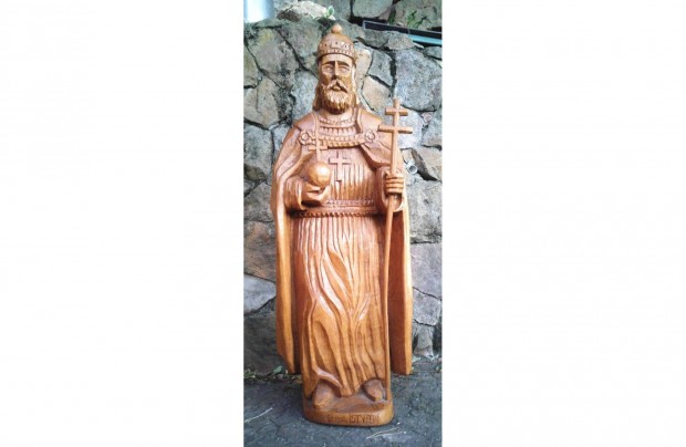 Szent István faragott fa szobor
