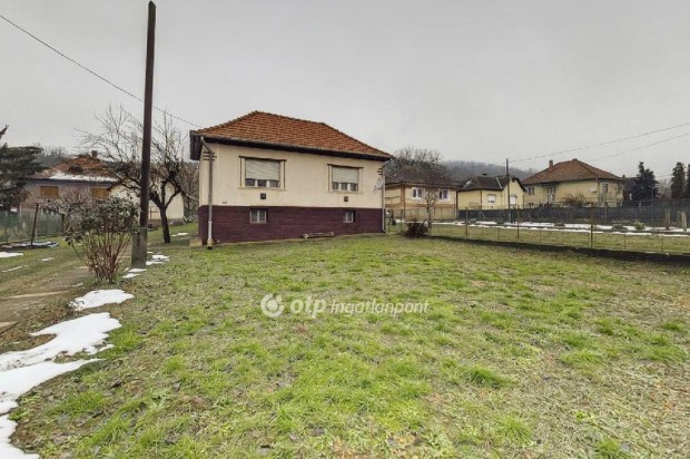 Szentdomonkosi 80 nm-es h�z elad�