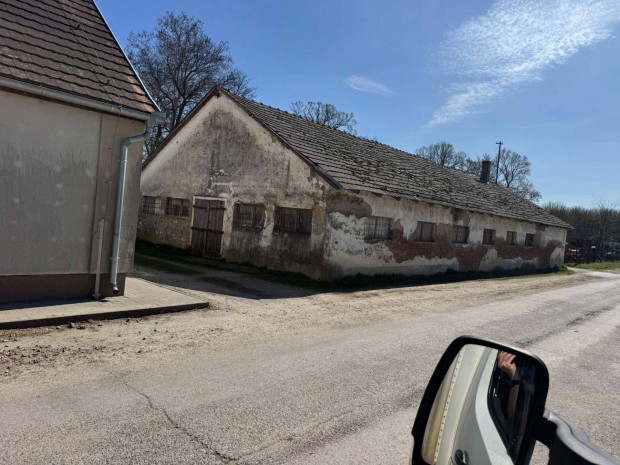 Szentegáti felújítandó gazdasági épület eladó