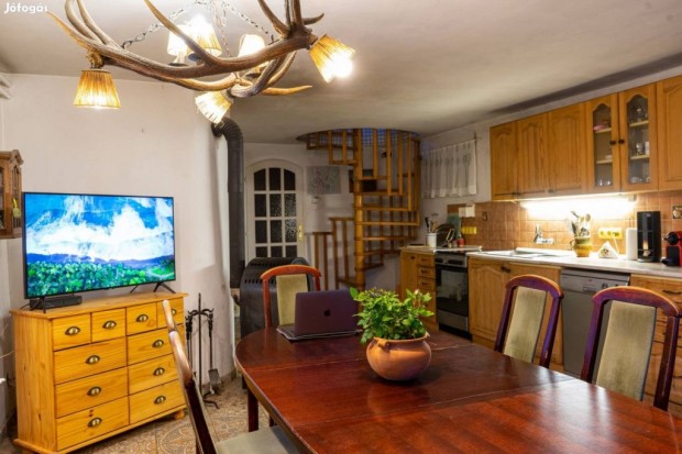 Szentendre, Berek utca, 175 m2-es, csal�di h�z, 2+4 szob�s, �tlagos