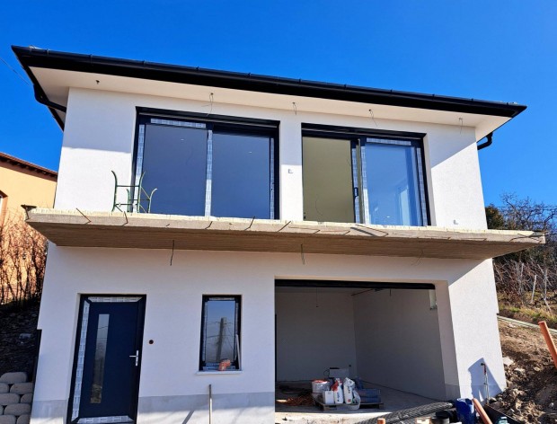 Szentendr�n, Pism�ny kedvelt r�sz�n �j �p�t�s� csal�di h�z elad�