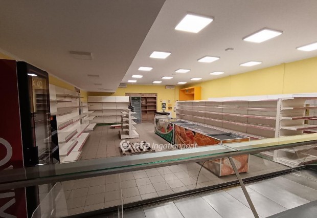 Szentesen üzlethelyiség jó helyen, jó állapotban eladó!