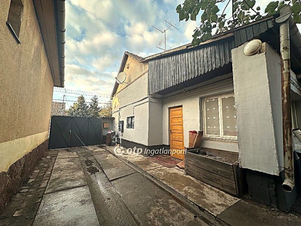 Szentesi 130 nm-es h�z elad�