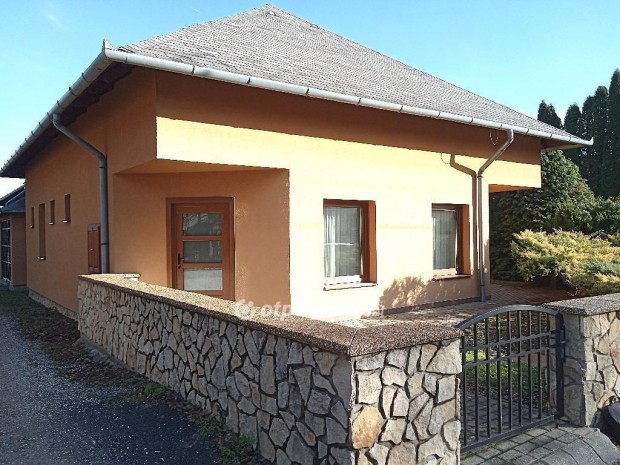 Szentg�li 307 nm-es h�z elad�