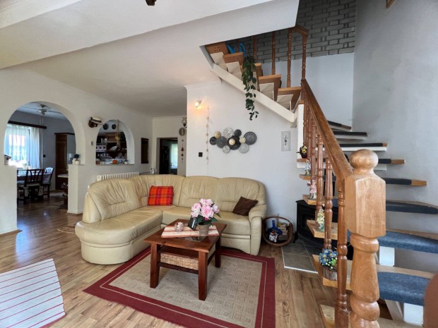 Szentgotth�rdon 4+2 szob�s csal�di h�z elad�, azonnal k�lt�zhet�