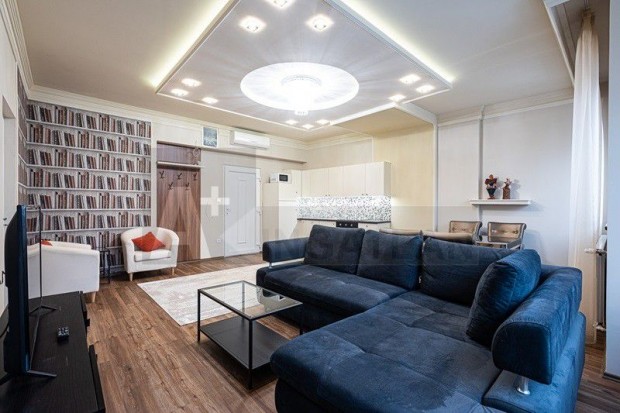 Szenth�roms�g u-ban ig�nyes 2 szob�s lak�s b�rbead�.