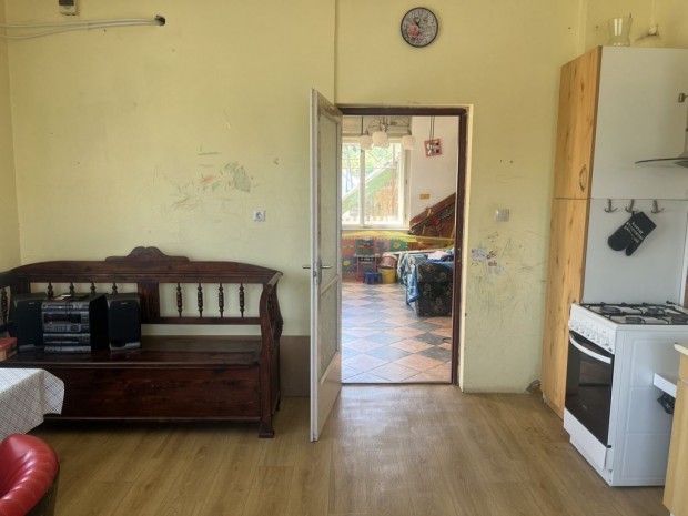 Szentistv�nbaksa, 4 szob�s, 3 szintes csal�di h�z Elad�