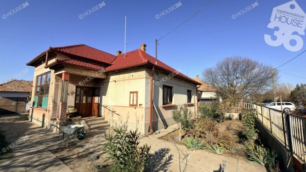 Szentkir�ly-Ifj�s�gi �ton 103 m2-es csal�di h�z elad�!