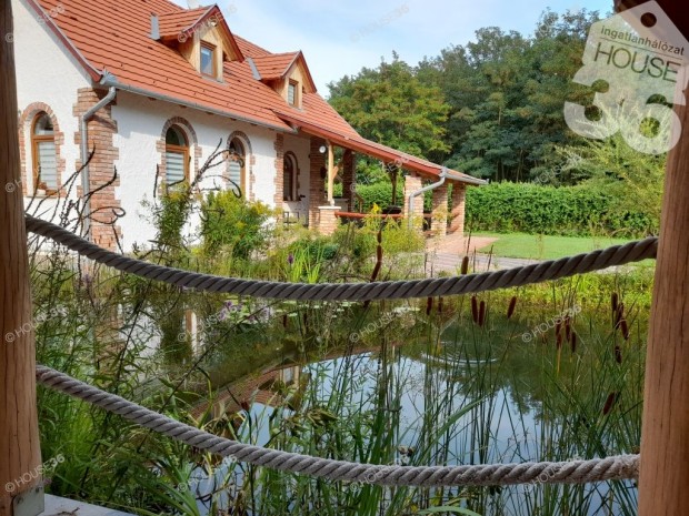 Szentkir�ly k�zel�ben lovasbirtok Elad�!