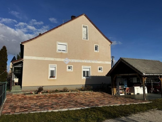 Szentkir�lyszabadjai 100 nm-es h�z elad�