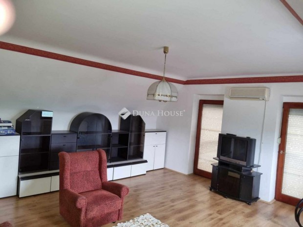 Szentl�rinci 330 nm-es h�z elad�