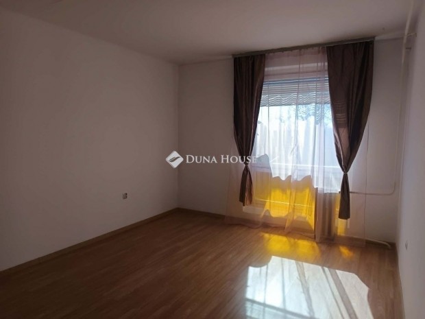 Szentl�rinci 57 nm-es lak�s elad�