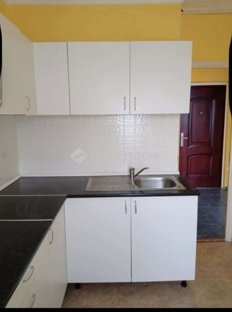 Szentl�rinci elad� 57 nm-es lak�s