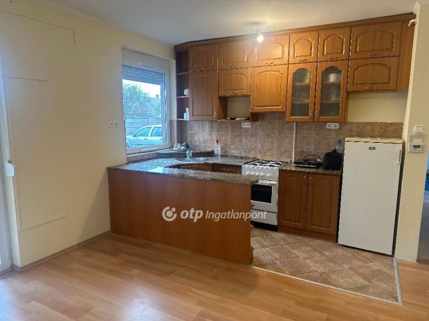 Szentl�rinci elad� 58 nm-es lak�s