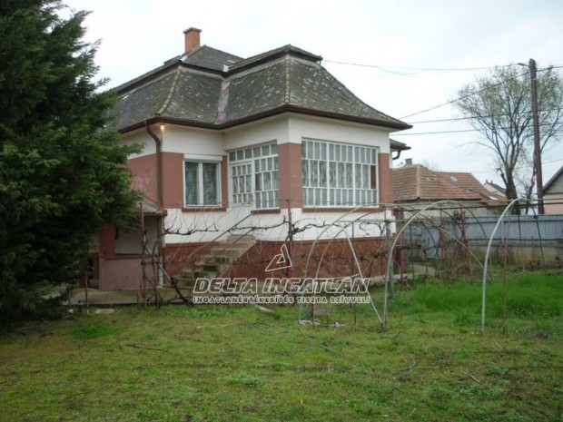 Szentlrincktn 3 szobs 85 m2-es csaldi hz, kzel a kzponthoz