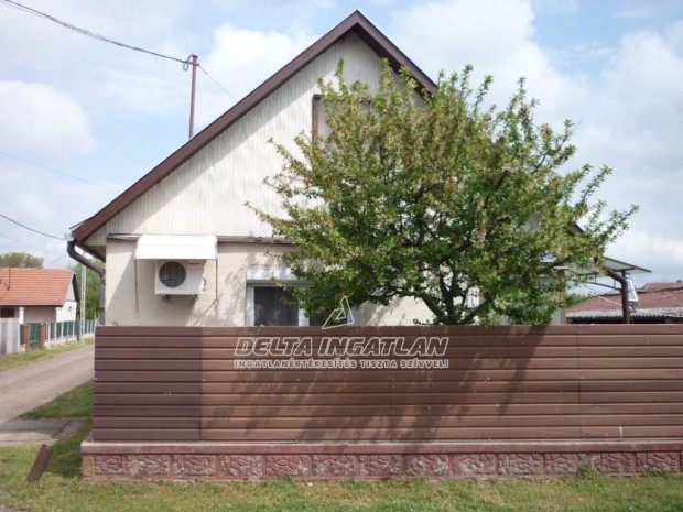 Szentlrincktn 3 szobs, 103 m2-es csaldi hz 890 m2-es telken