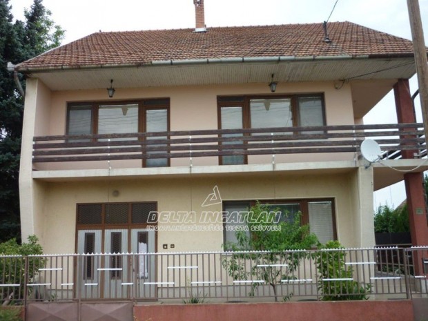 Szentlrincktn ktszintes, 4 szoba+nappalis, 156 m2-es TGLA hz