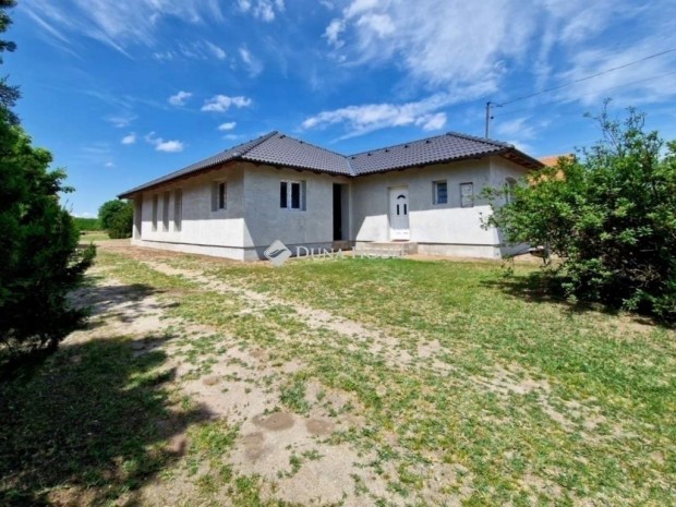 Szentm�rtonk�tai elad� 95 nm-es h�z