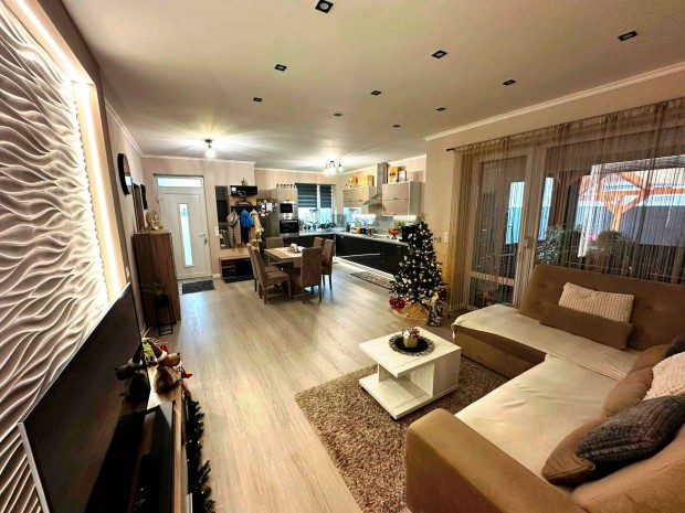 Sz�p �llapotban L�v� Ikerh�z S�gv�ri Kertv�ros �j Lak�negyed�ben Elad�