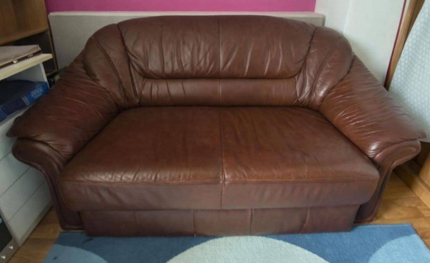 Sz�p �llapotban l�v� b�r kanap� fotelekkel, puffal elad�!