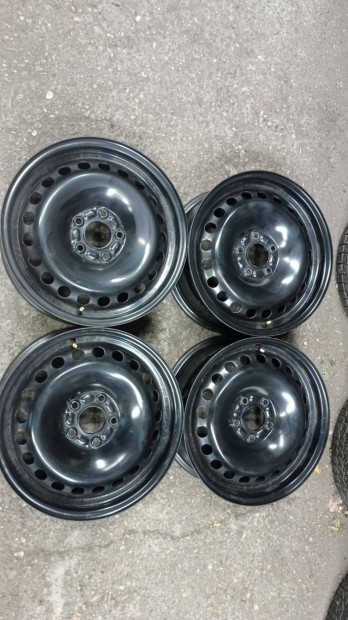 Szép állapotú 5x108 lyukosztású 16 colos használt Gyári Ford acél feln