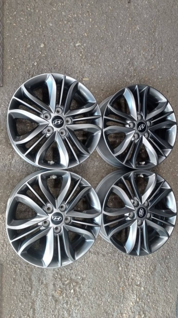 Szép állapotú 5x114,3 lyukosztású gyári használt 17 colos Hyundai/Kia