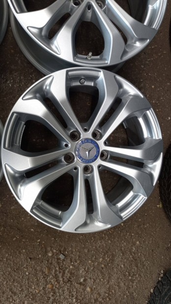Szép állapotú Gyári 17 colos Mercedes használt 5x112 lyukosztású alu