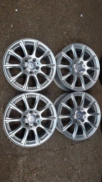 Szép állapotú gyári Mercedes használt 5x112 lyukosztású 16 colos alu