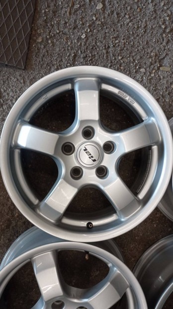 Szép állapotú használt 16 colos 5x112 lyukosztású Rial alu felni garni