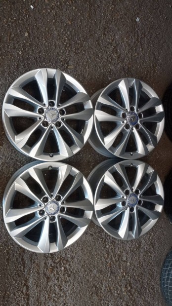 Szép állapotú használt 17 colos 5x112 lyukosztású Mercedes Gyári