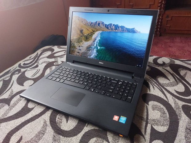 Szp llapot i3 Dell laptop j akkuval 