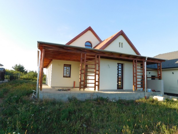 Sz�p �s �j csal�di h�z az Oladi dombon, azonnal k�lt�zhet�en elad�